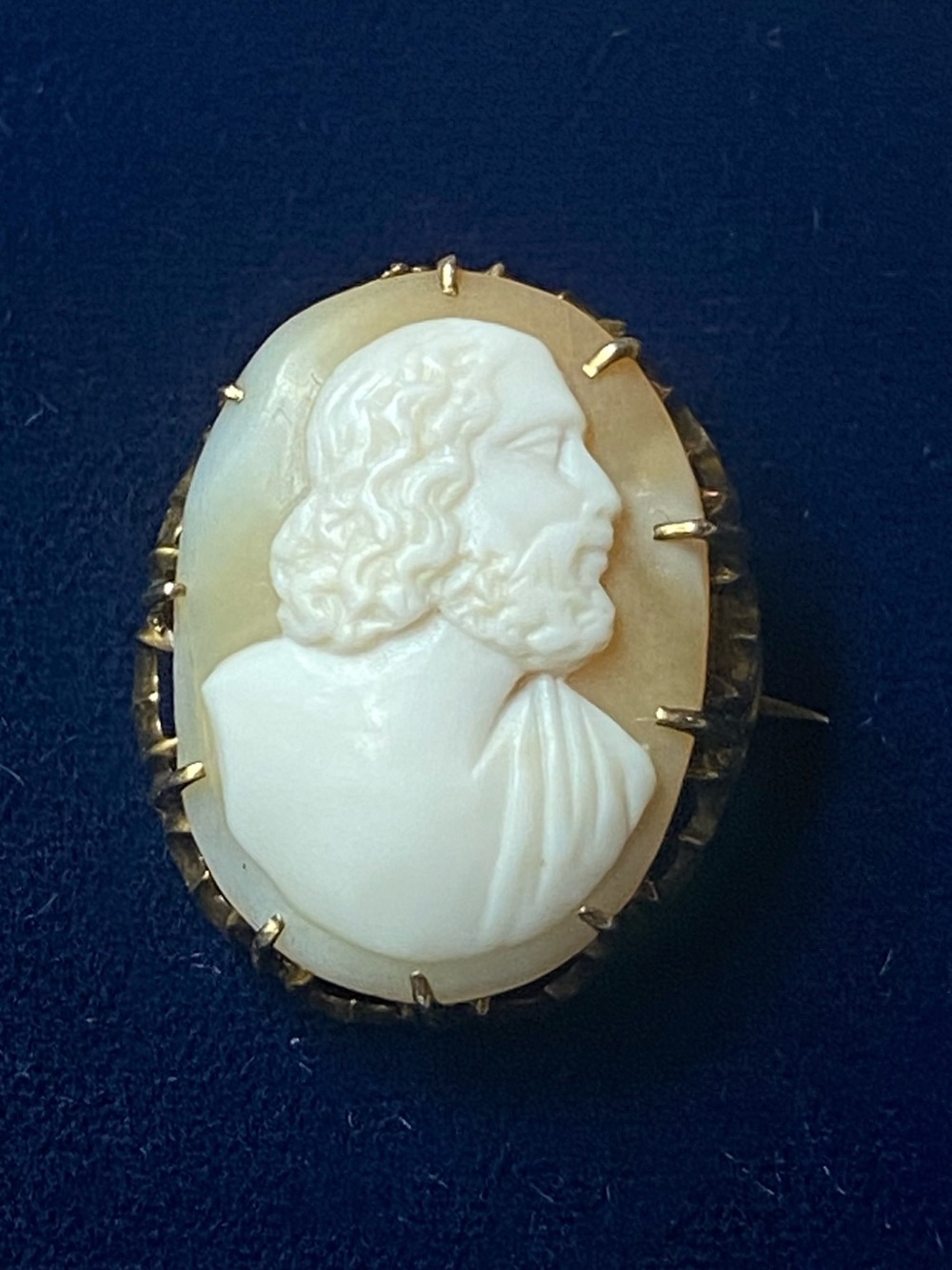 Antique 10k gold Edwardian Hand-Carved Shell Cameo Pin – male c. 1900 - 1920